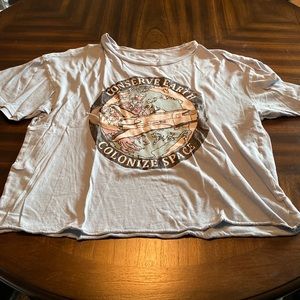 Size large short sleeve shirt